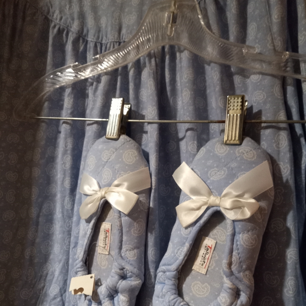 Not new, never worn 2pc  blue&white print long nightgown size medium&slippers s6 - Picture 3 of 3